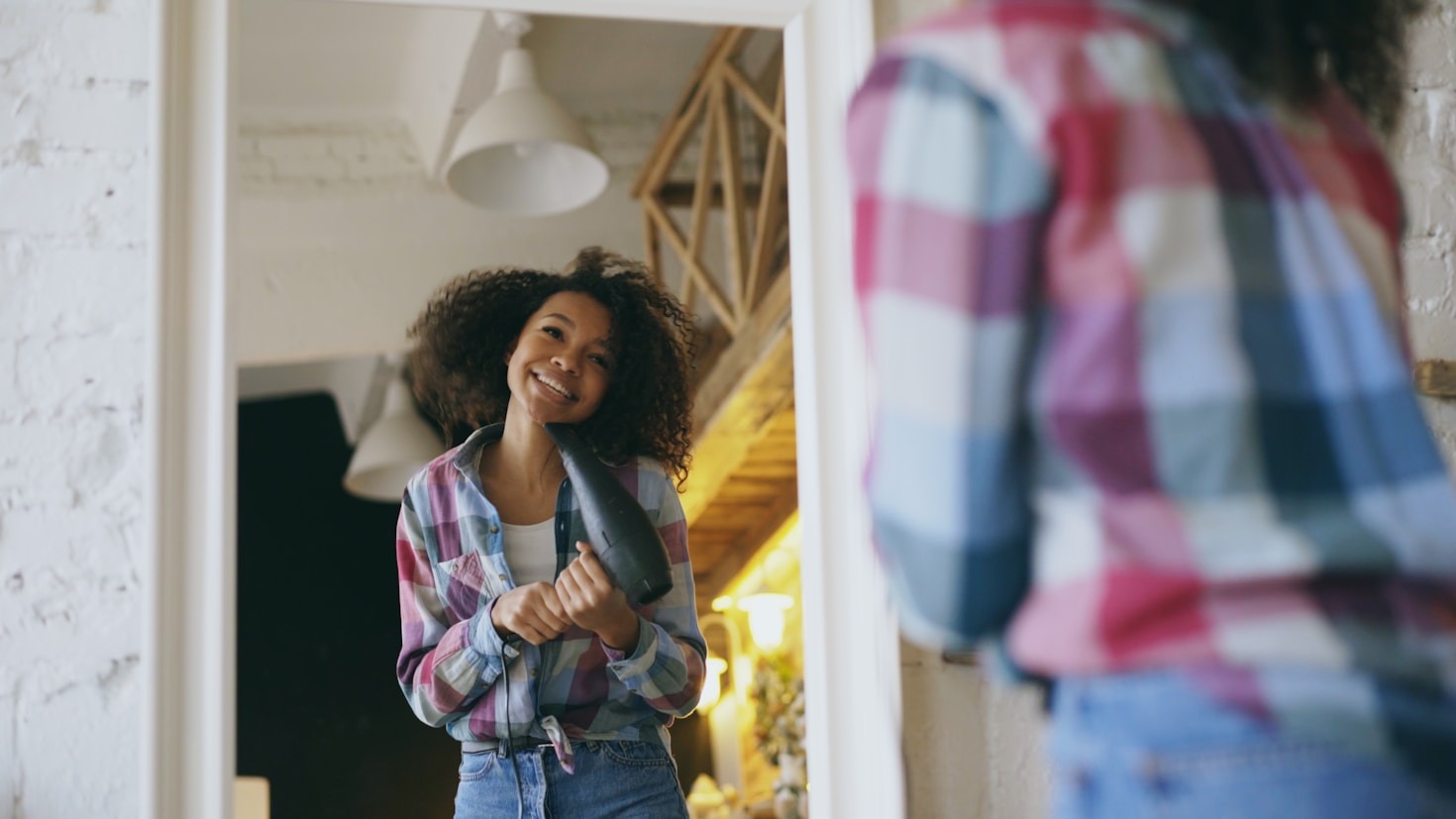 The Secret To Maintaining Moisture For Natural Curls